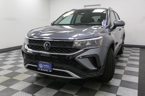 Platinum Gray Metallic 2024 Volkswagen Taos 1.5T SE