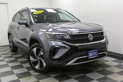 Platinum Gray Metallic 2024 Volkswagen Taos 1.5T SE