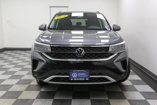 Platinum Gray Metallic 2024 Volkswagen Taos 1.5T SE
