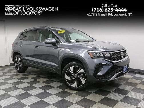 Platinum Gray Metallic 2024 Volkswagen Taos 1.5T SE