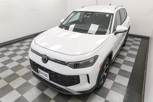 2025 Volkswagen Tiguan 2.0T SE
