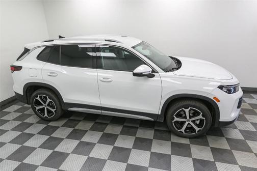 2025 Volkswagen Tiguan 2.0T SE