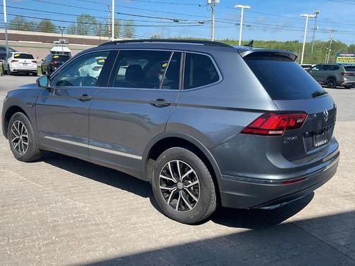 Platinum Gray Metallic 2021 Volkswagen Tiguan 2.0T SE