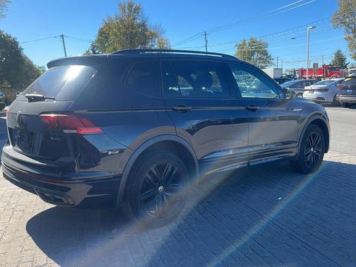 2022 Volkswagen Tiguan 2.0T SE R-Line Black