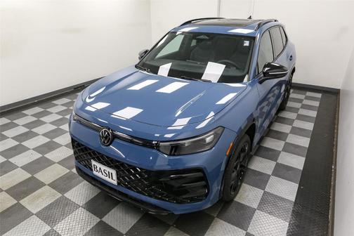 2025 Volkswagen Tiguan 2.0T SE R-Line Black