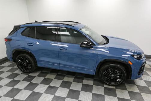 2025 Volkswagen Tiguan 2.0T SE R-Line Black