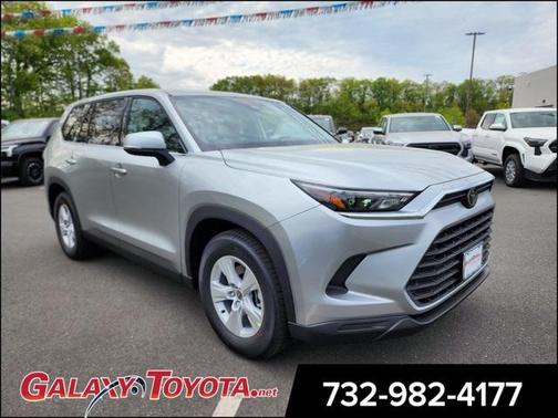2025 Toyota Highlander LE