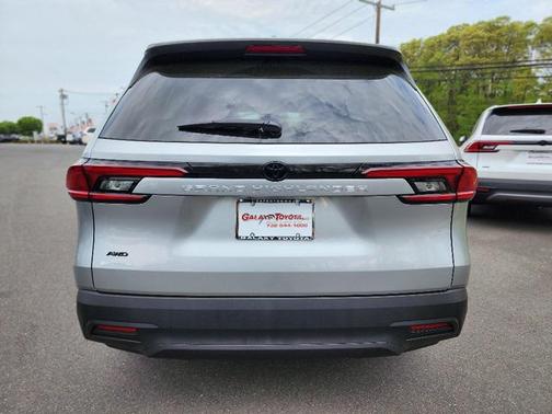 2025 Toyota Highlander LE