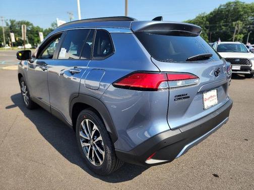 2025 Toyota Corolla Cross XLE