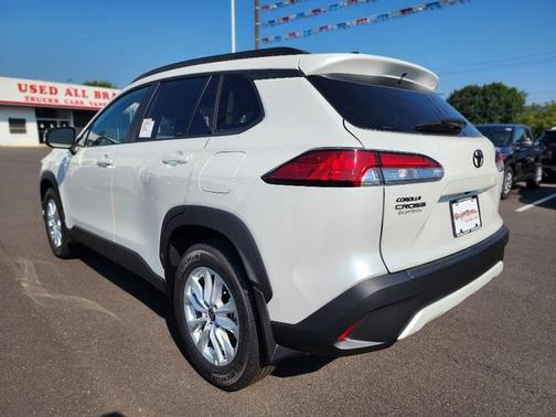 2025 Toyota Corolla Cross LE