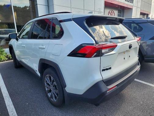 2022 Toyota RAV4 Hybrid XLE Premium