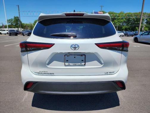 2022 Toyota Highlander LE