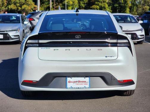2026 Toyota Prius Plug-In Hybrid SE