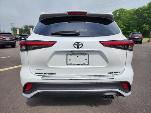 2022 Toyota Highlander XSE