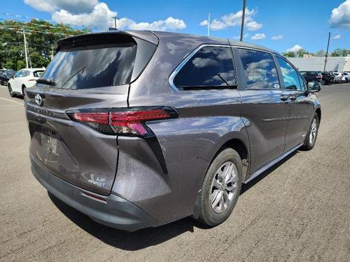 2021 Toyota Sienna LE