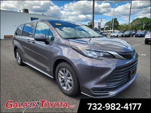2021 Toyota Sienna LE