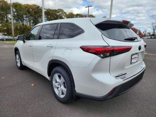 2023 Toyota Highlander Hybrid LE