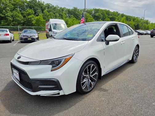 Blizzard Pearl w/Black Sand Pearl Roof 2021 Toyota Corolla SE