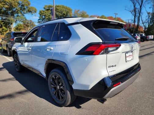 2025 Toyota RAV4 Hybrid SE