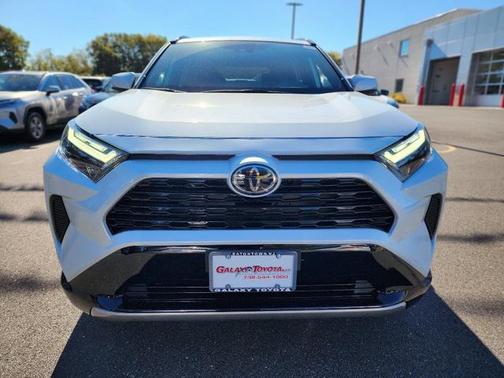 2025 Toyota RAV4 Hybrid SE