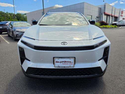 Pearl 2026 Toyota C-HR XSE