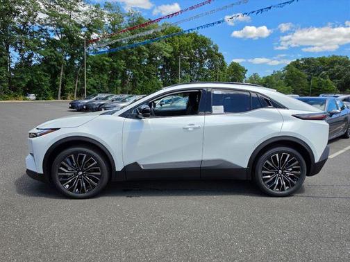 Pearl 2026 Toyota C-HR XSE