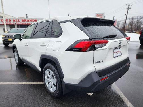 2023 Toyota RAV4 LE