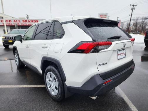 2023 Toyota RAV4 LE