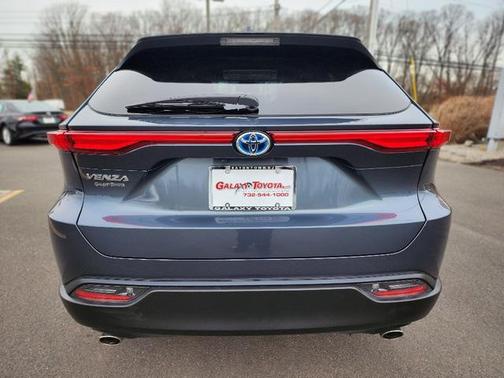 2024 Toyota Venza LE