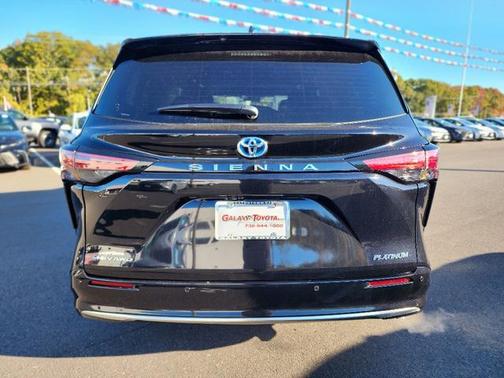 2025 Toyota Sienna Platinum 7 Passenger