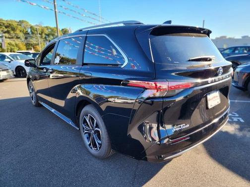 2025 Toyota Sienna Platinum 7 Passenger