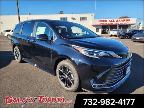 2025 Toyota Sienna Platinum 7 Passenger