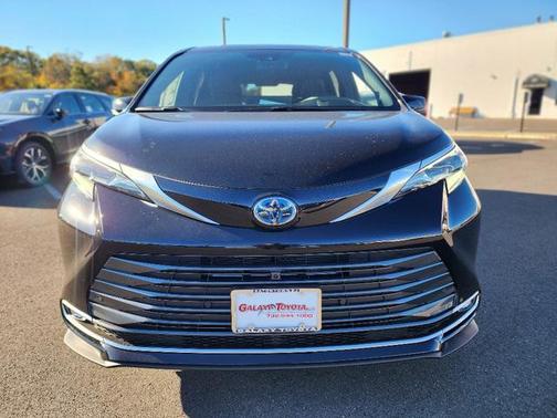2025 Toyota Sienna Platinum 7 Passenger