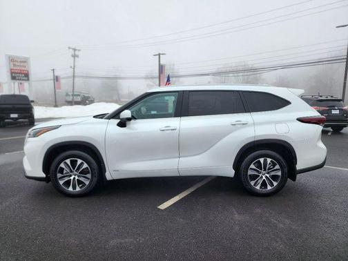 2025 Toyota Highlander Hybrid XLE