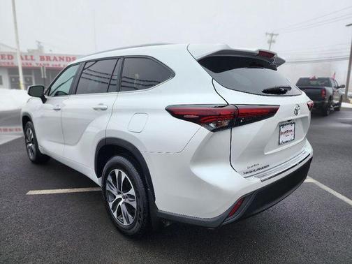 2025 Toyota Highlander Hybrid XLE