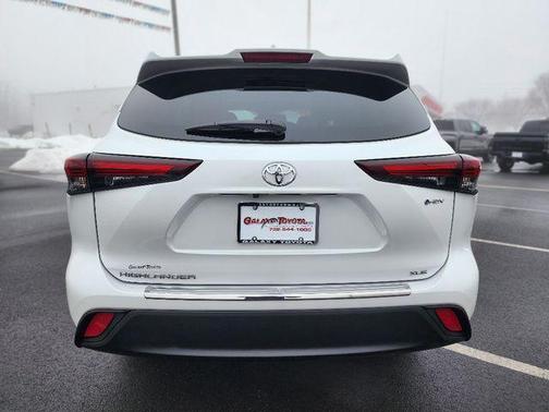 2025 Toyota Highlander Hybrid XLE