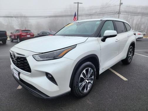 2025 Toyota Highlander Hybrid XLE