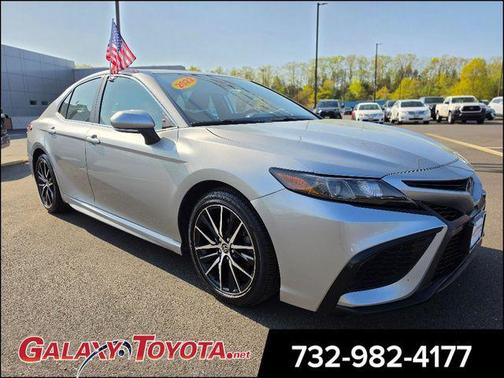 Celestial Silver Metallic 2022 Toyota Camry SE