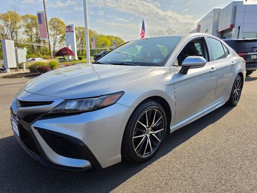 Celestial Silver Metallic 2022 Toyota Camry SE