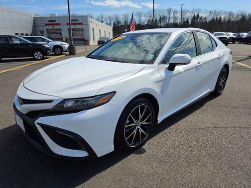 Ice Cap 2024 Toyota Camry SE