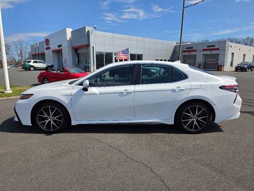 Ice Cap 2024 Toyota Camry SE