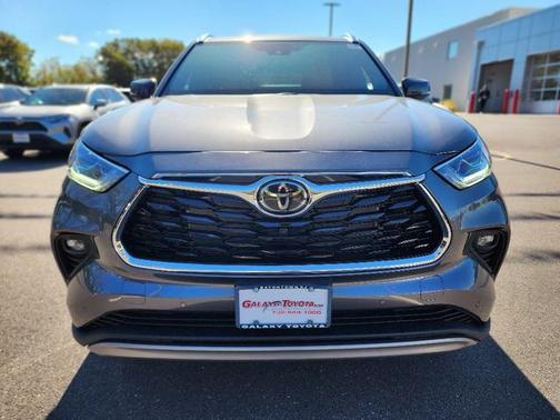 2025 Toyota Highlander Platinum