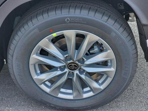 2025 Toyota Corolla Cross LE