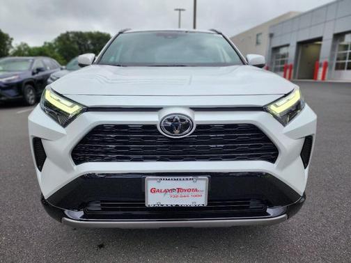 2025 Toyota RAV4 Hybrid SE