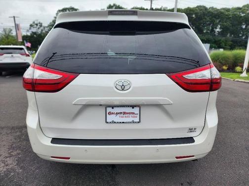 2019 Toyota Sienna XLE