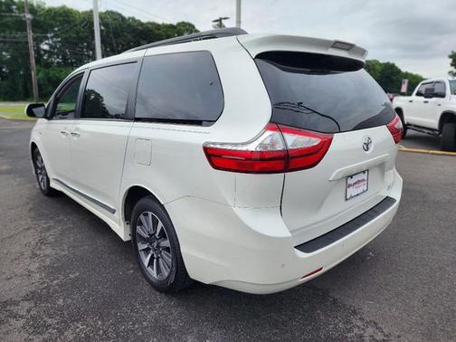 2019 Toyota Sienna XLE