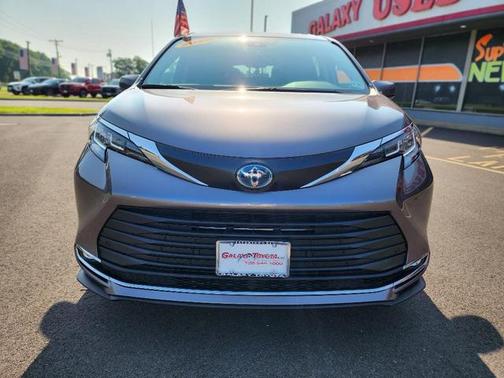 2022 Toyota Sienna XLE 7 Passenger