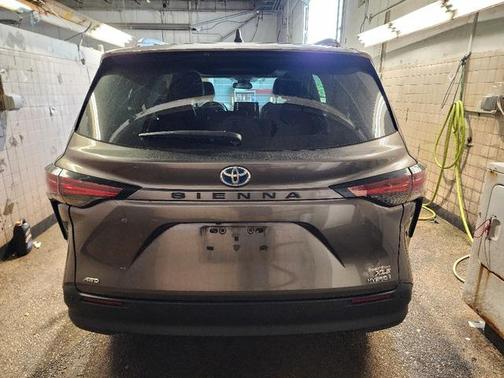 2022 Toyota Sienna XLE 7 Passenger