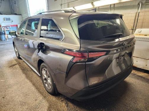 2022 Toyota Sienna XLE 7 Passenger