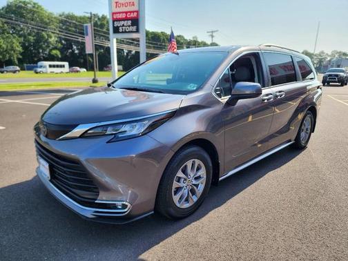 2022 Toyota Sienna XLE 7 Passenger